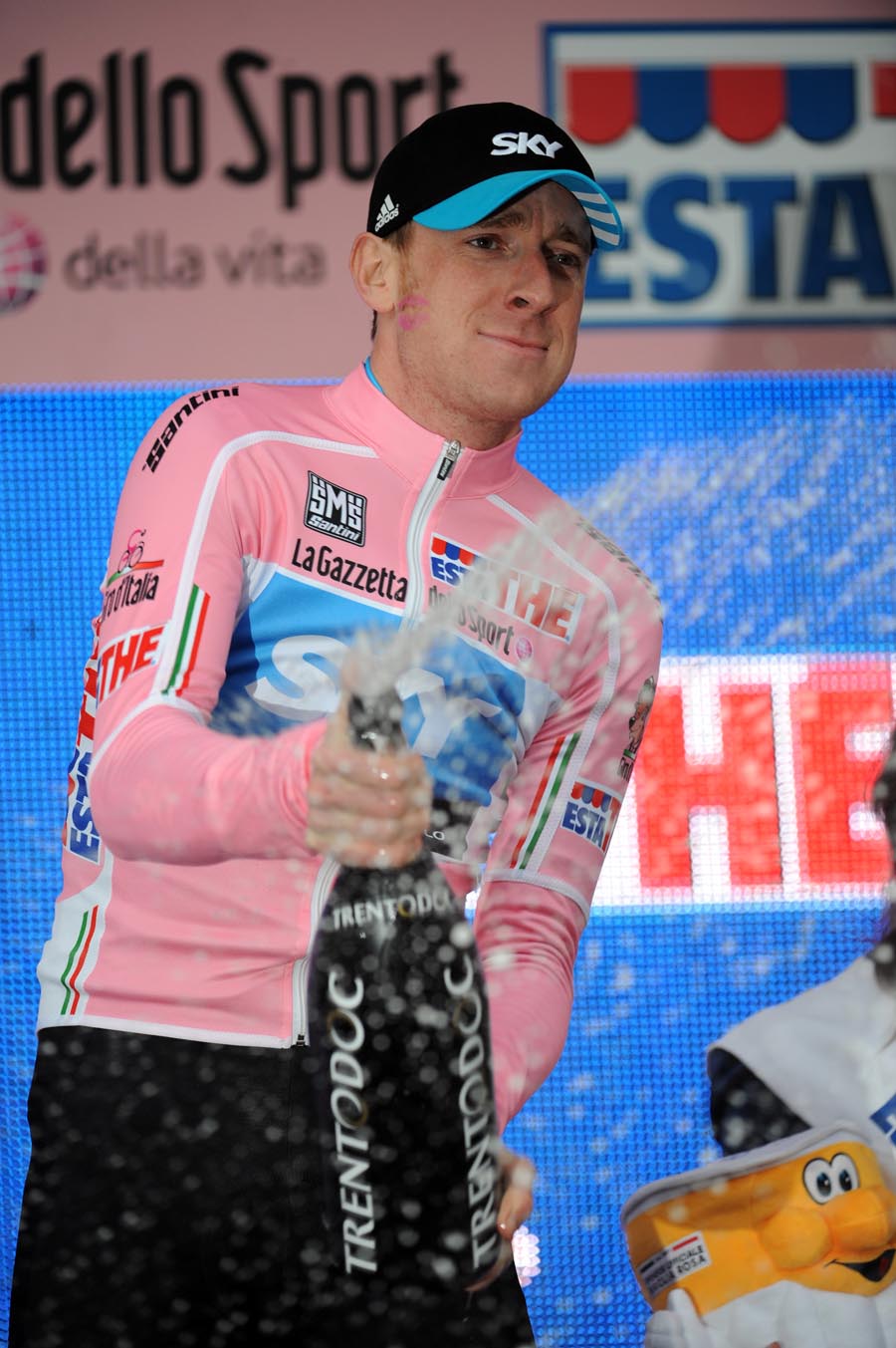 Wiggins celebrates Giro 2010 stage 1