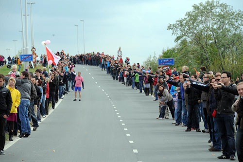 Fans on the roadside, Giro d'Italia 2010, stage 2