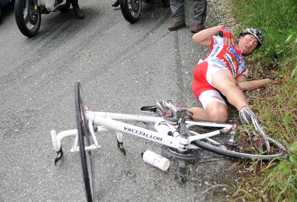 Masciarelli crash, Giro d"italia 2010, stage 6