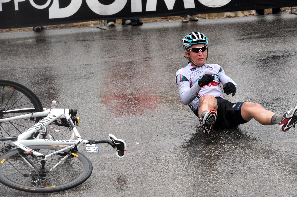 Jan Bakelandts crash, Giro d'Italia 2010, stage 11