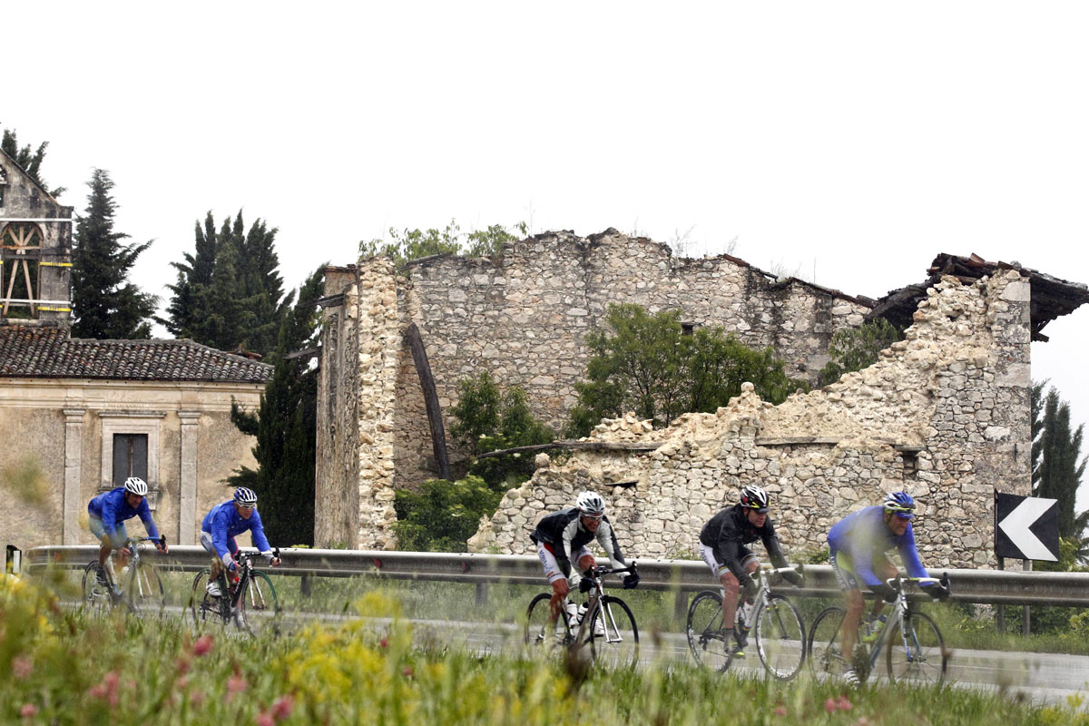 House destroyed by earthquake, Giro d'Italia 2010, stage 11