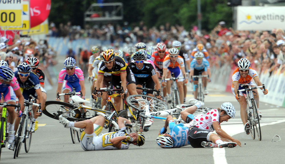 Mark Cavendish, Heinrich Haussler and Gerald Ciolek crash, Tour de Suisse 2010, stage 4 Mark Cavendish, Heinrich Haussler and Gerald Ciolek crash, Tour de Suisse 2010, stage 4