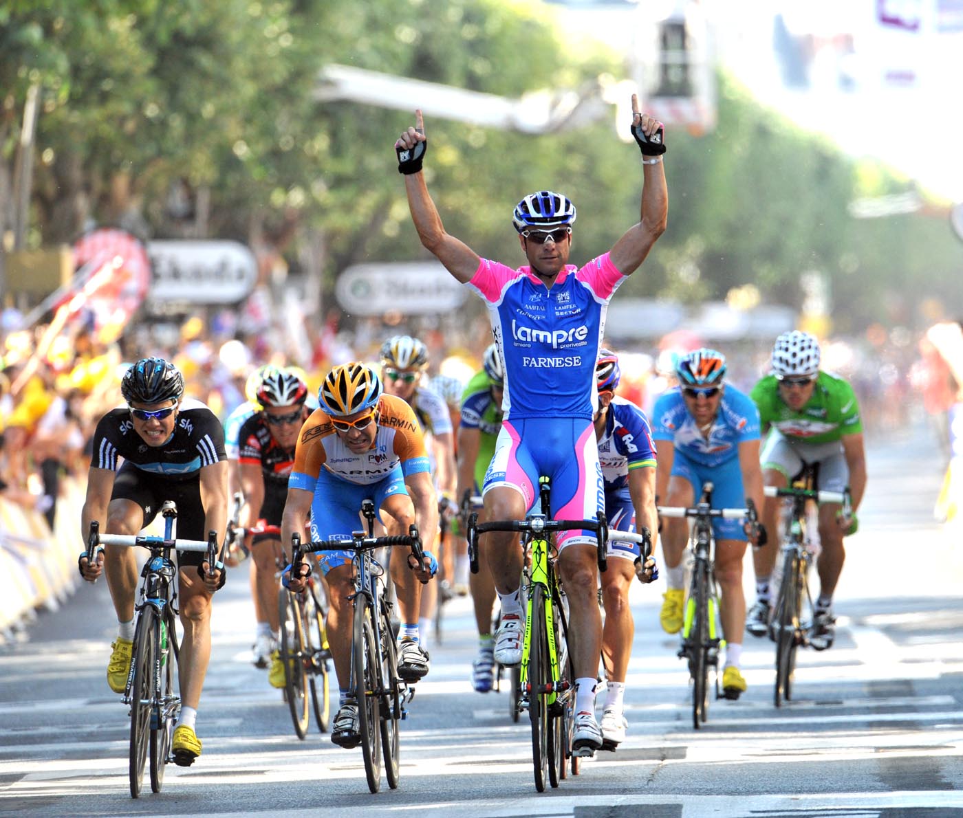Alessandro Petacchi wins Tour de France 2010 stage 4 Alessandro Petacchi wins Tour de France 2010 stage 4