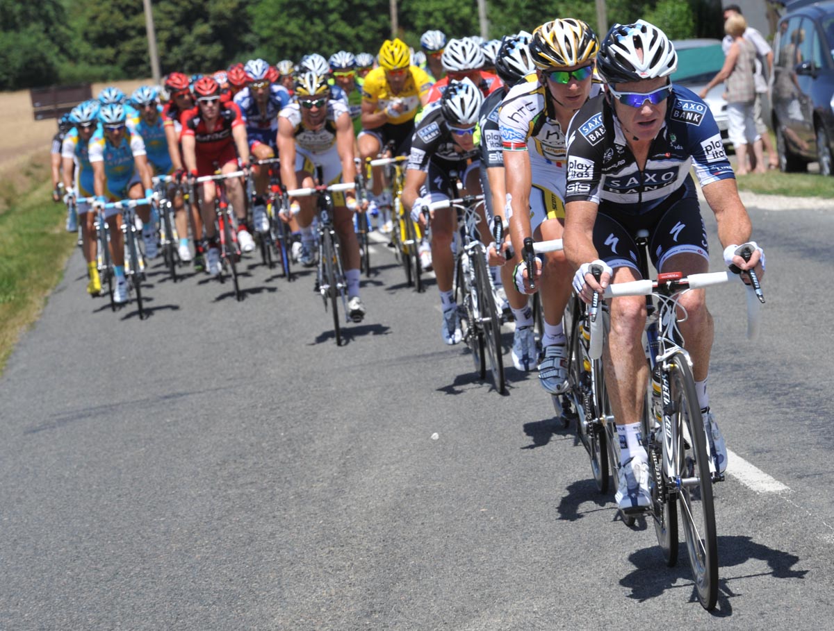 Stuart O'Grady chases, Tour de France 2010 stage 5