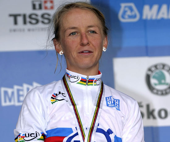 Emma Pooley wins women's time trial, World Championships 2010