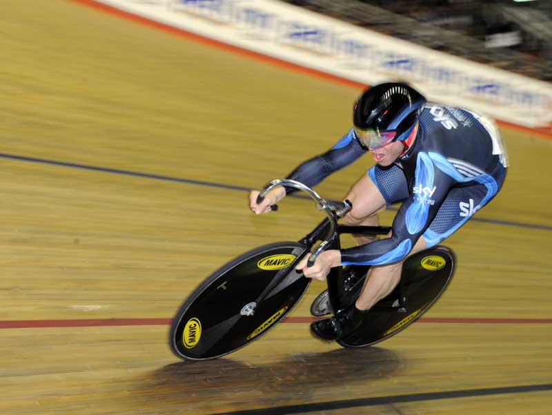 Sir-Chris-Hoy-Sky-Revolution-2010-Manchester-velodrome.jpg revolution, track racing, manchester velodrome, sir chris hoy, chris newton, alex dowsett