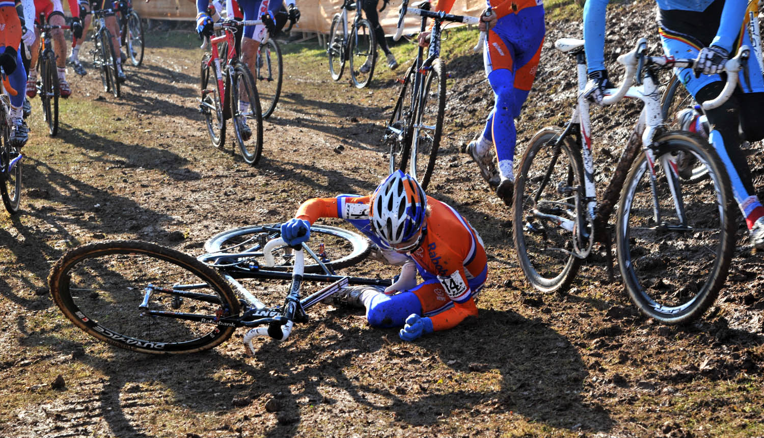 Wietse Bosmans crashes, under-23 men, Cyclo-cross World Championships 2011 Wietse Bosmans crashes, under-23 men, Cyclo-cross World Championships 2011