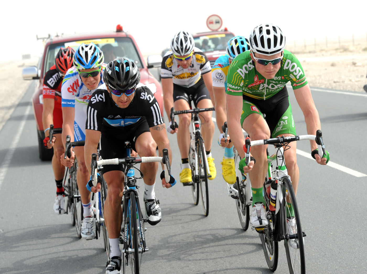 Russell Downing and Andrew Fenn in escape, Tour of Qatar 2011, stage three