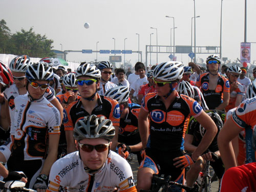 Motorpoint at the start, Tour de Mumbai 2011 Motorpoint at the start, Tour de Mumbai 2011