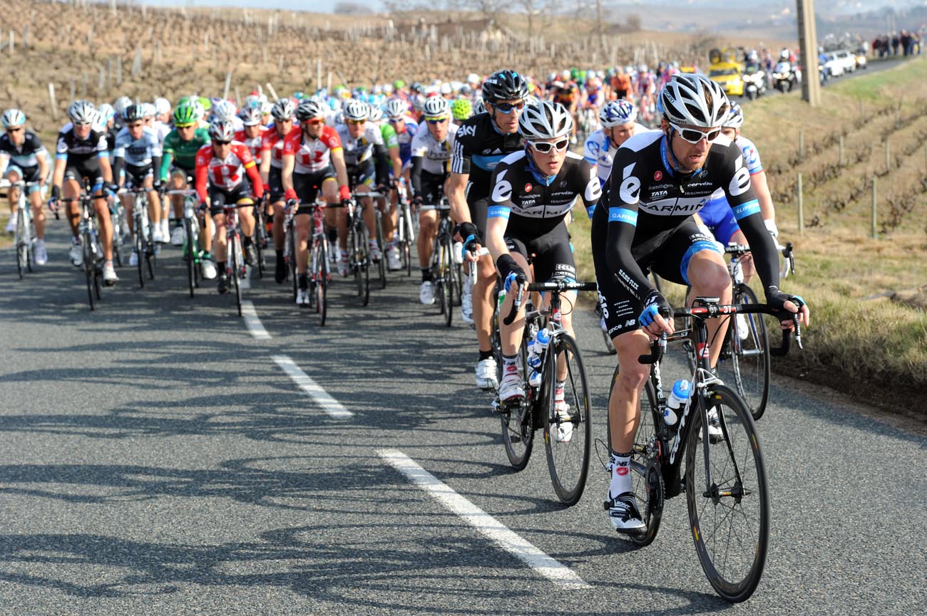 Dan Lloyd chases, Paris-Nice 2011, stage four