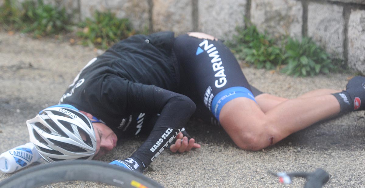Martijn Maaskant crashes, Paris-Nice 2011, stage seven