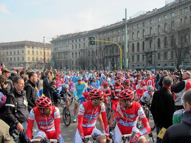 Start line, Milan-San Remo 2011, start