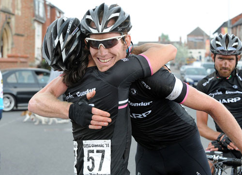 Dean Downing congratulates winner Zak Dempster, Rutland-Melton CiCLE Classic 2011