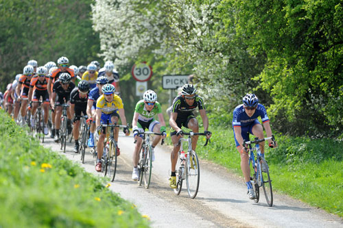 Pack chases Javier Pomares, Rutland-Melton CiCLE Classic 2011