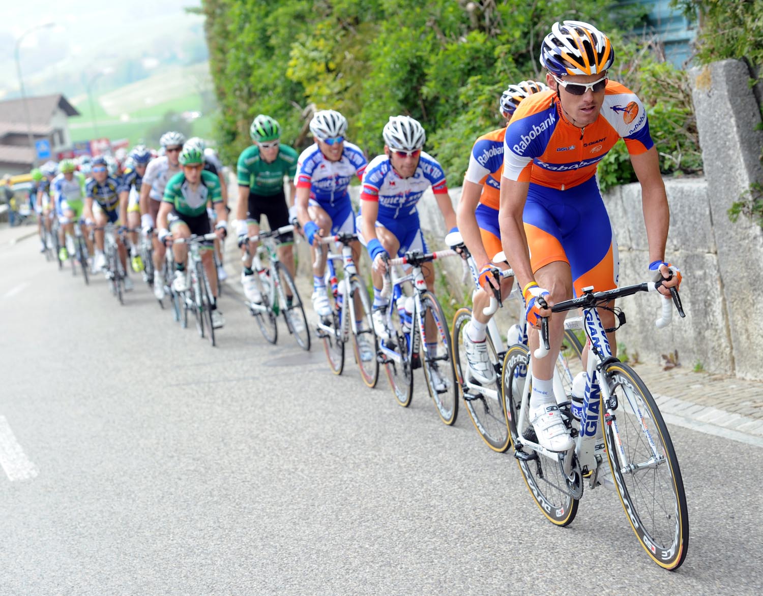 Sanchez chases, Tour de Romandie 2011, stage three