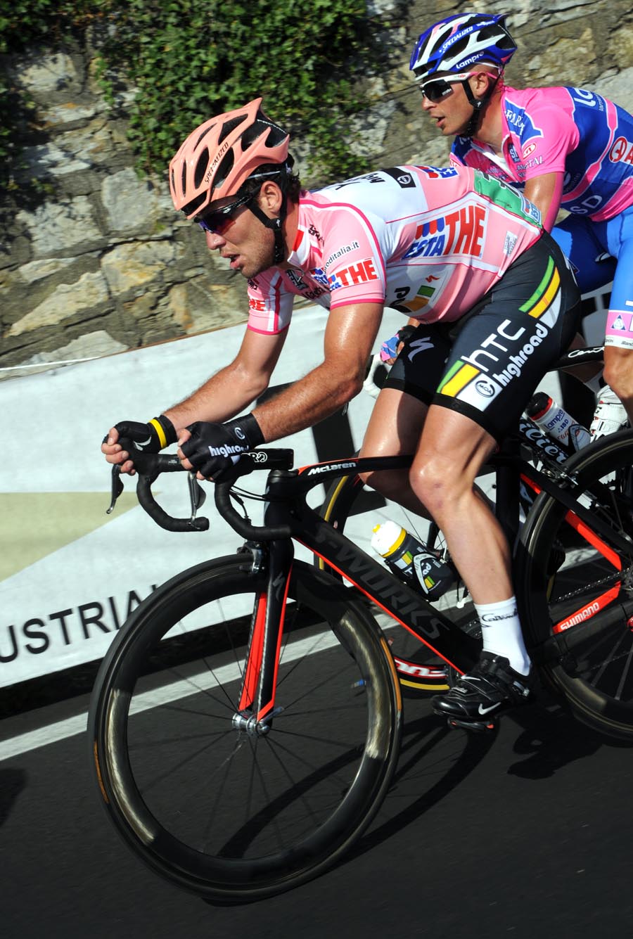 Mark Cavendish dropped on climb, Giro d'Italia 2011, stage three