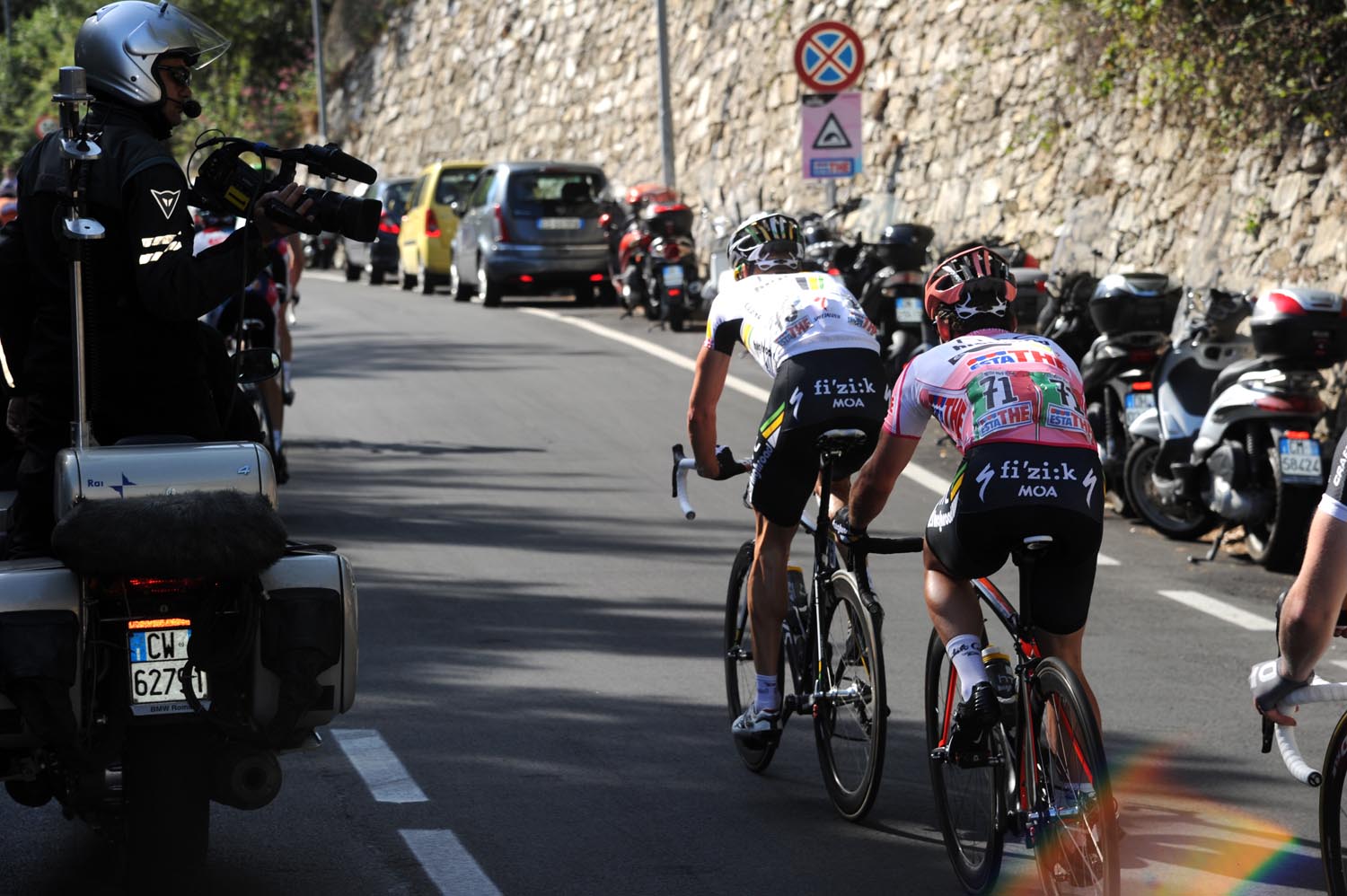 Mark Cavendish drops back, Giro d'Italia 2011, stage three