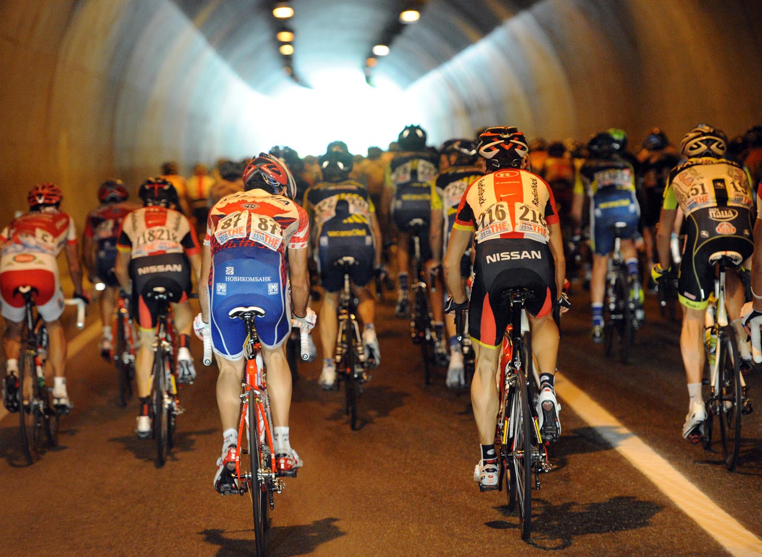 Riders go into a tunnel, Giro d'Italia 2011, stage three