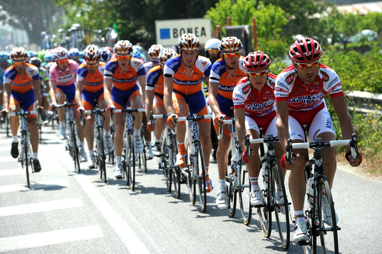 Acqua e Sapone chases, Giro d'Italia 2011, stage seven