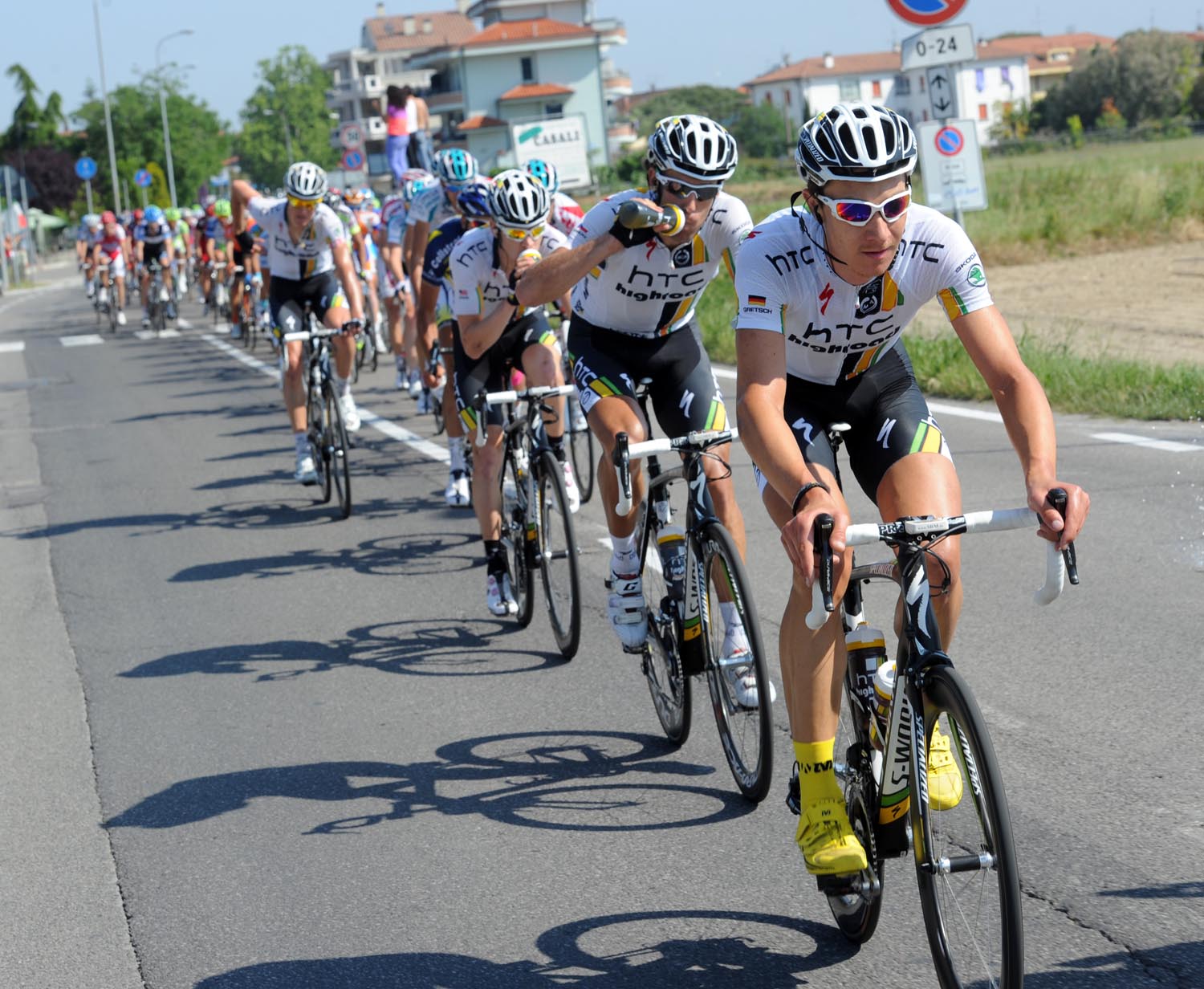 Patrick Gretsch chases, Giro d'Italia 2011, stage 12