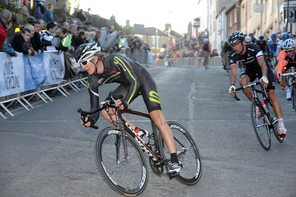 Scott Thwaites on the front, Tour Series 2011, round one
