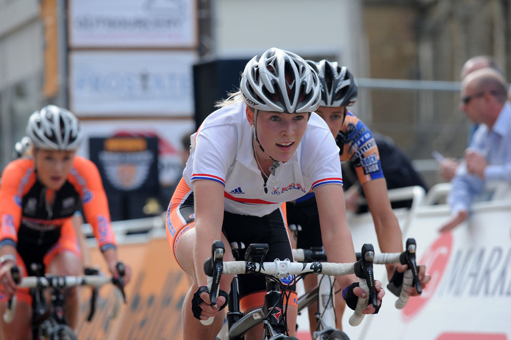 Hannah Barnes on front, Tour Series 2011, round 3