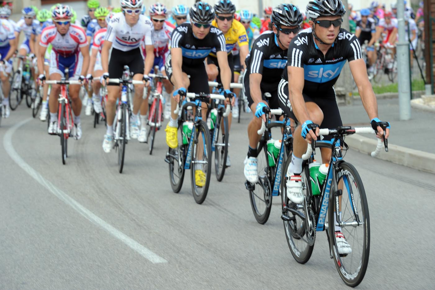 Simon Gerrans at head of the bunch, Criterium du Dauphine 2011, stage four
