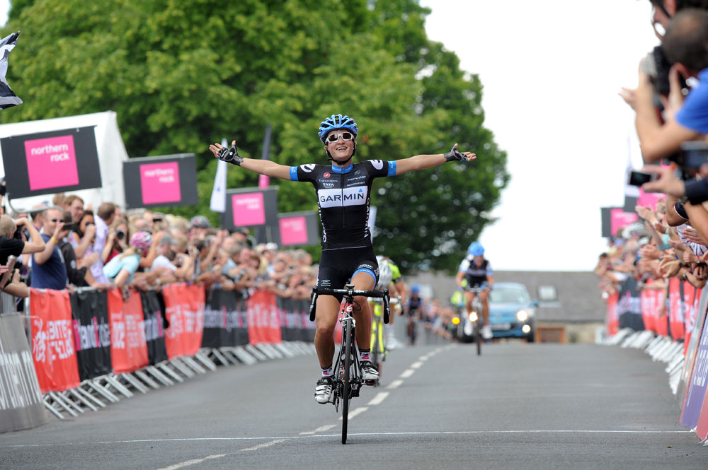 Lizzie Armitstead wins, British road race national championships 2011