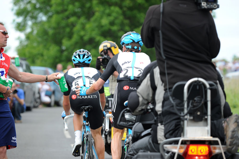 Bradley Wiggins at feed, British road race national championships 2011
