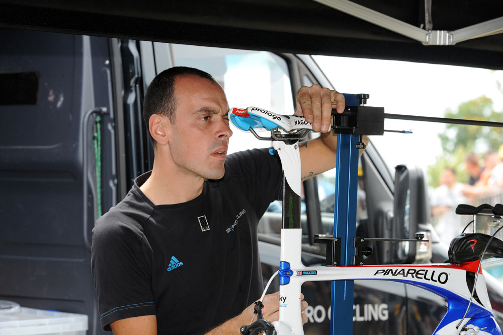 Bradley Wiggins' bike adjusted, Tour de France 2011 stage two TTT Bradley Wiggins' bike adjusted, Tour de France 2011 stage two TTT