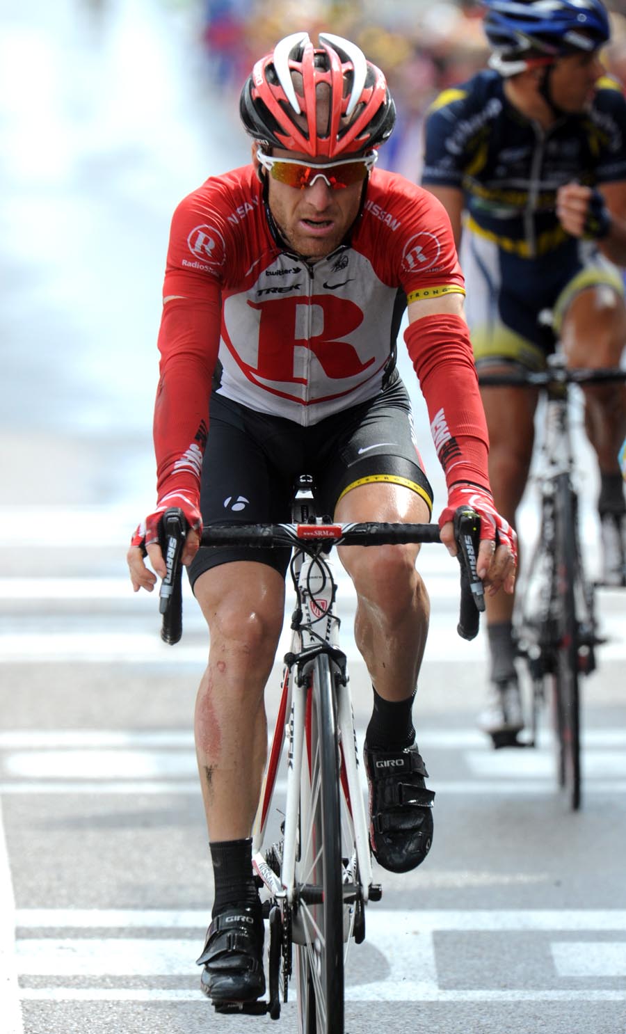 Levi Leipheimer crashed and lost time, Tour de France 2011, stage six