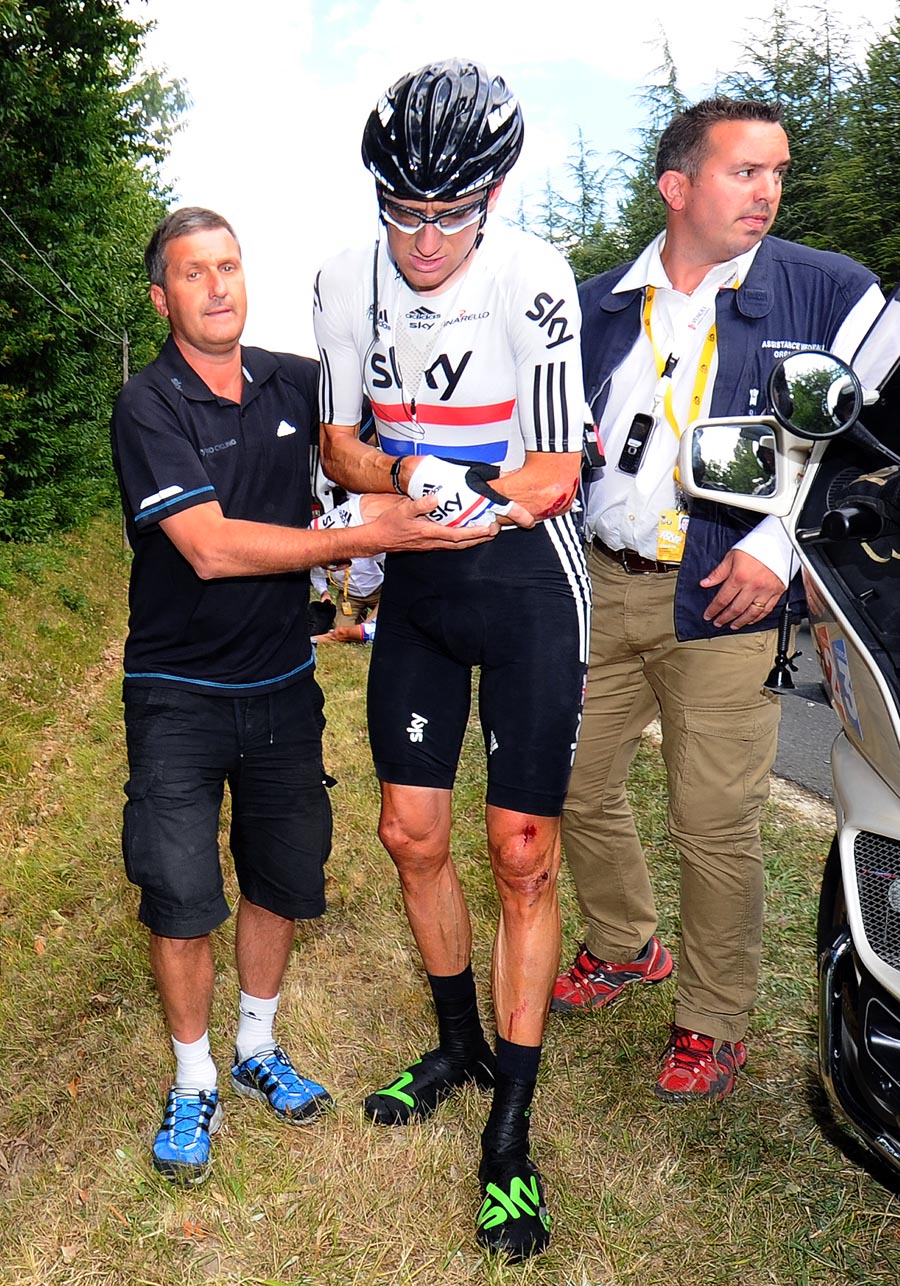 Bradley Wiggins crashes out, Tour de France 2011, stage seven
