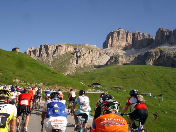 Busy ascent, Maratona dles Dolomites 2011 Busy ascent, Maratona dles Dolomites 2011