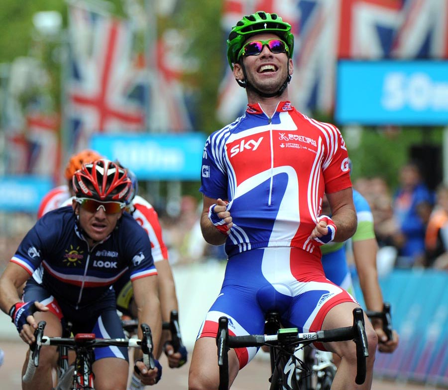 Mark Cavendish wins London-Surrey Cycle Classic 2011 Mark Cavendish wins London-Surrey Cycle Classic 2011