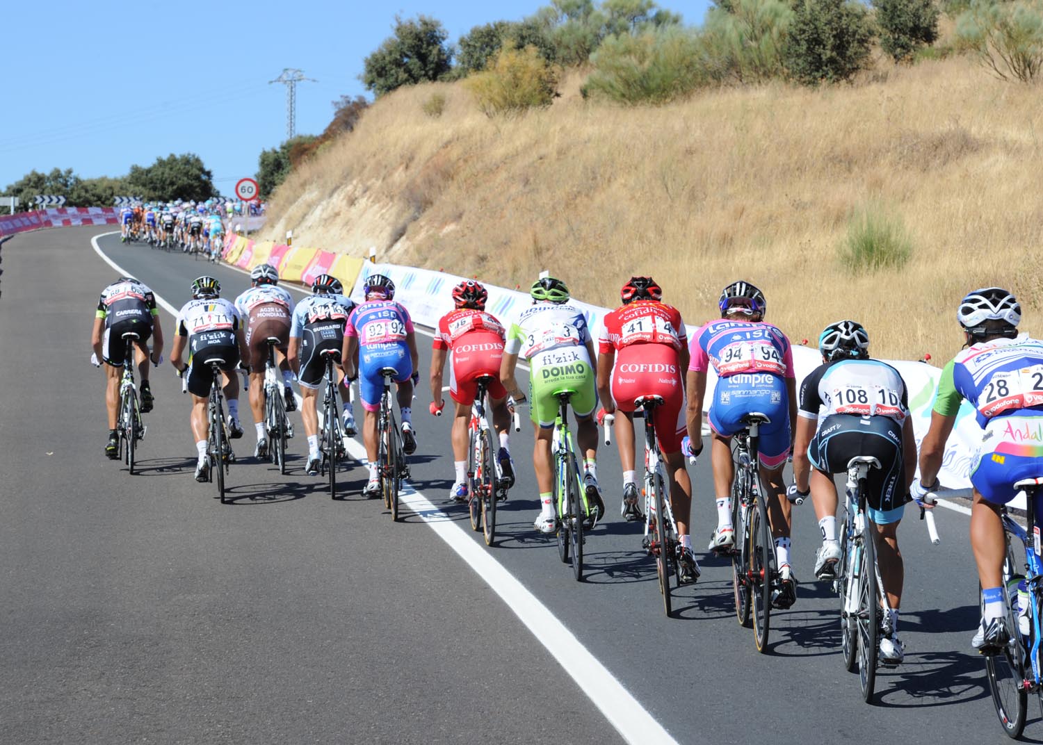 Wind affects bunch, Vuelta a Espana 2011, stage seven