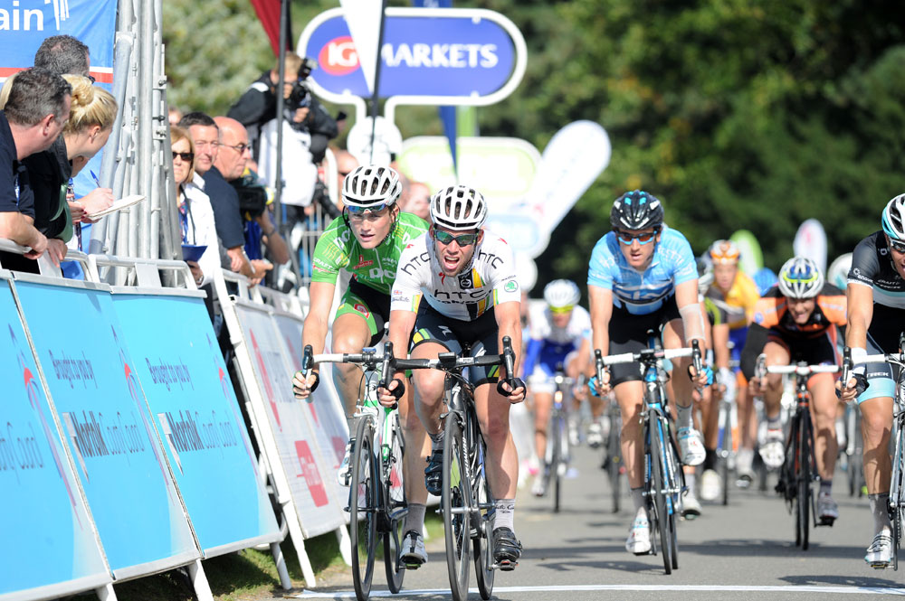 Mark Cavendish leads bunch home, Tour of Britain 2011, stage seven