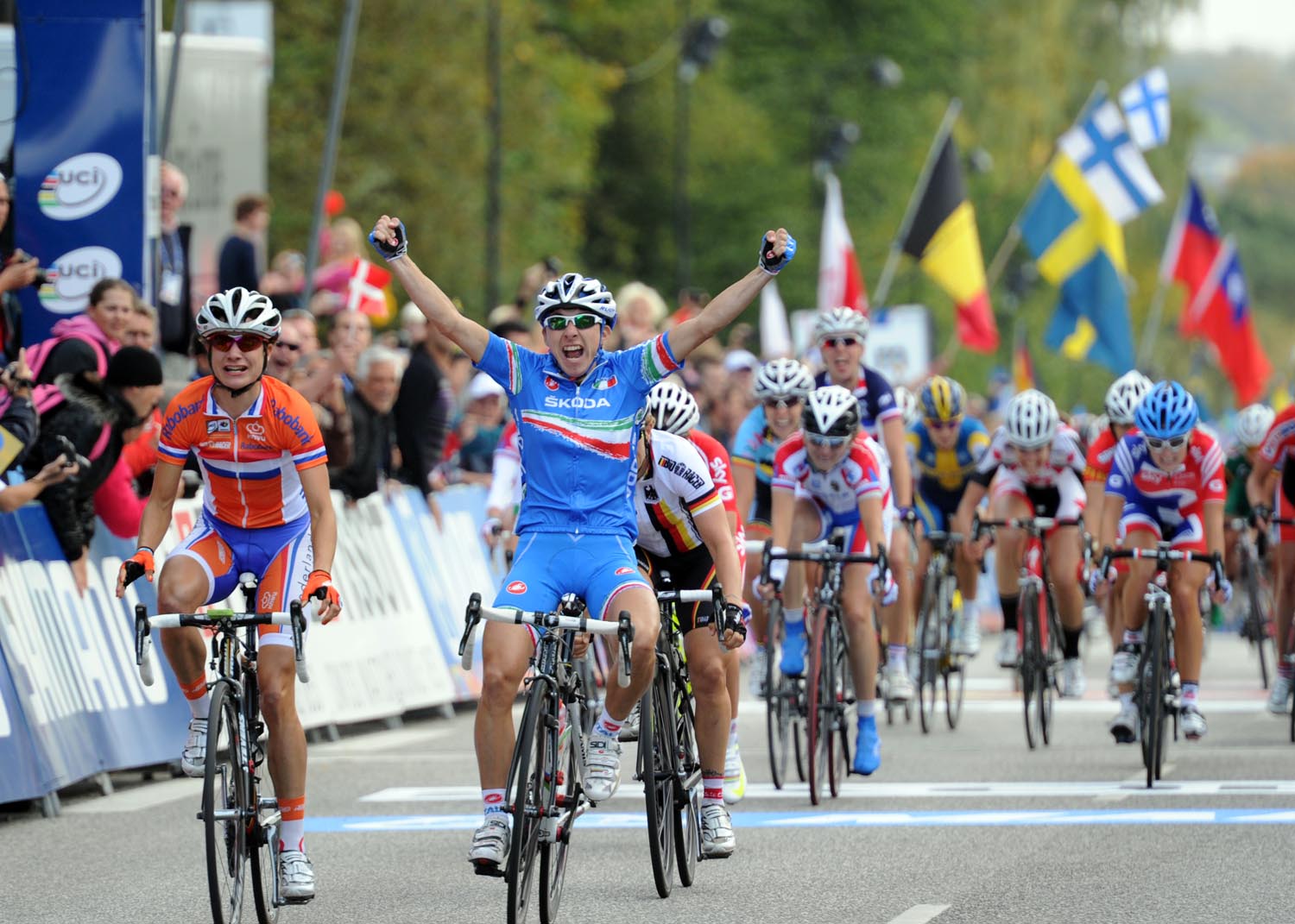 Giorgia Bronzini wins women's road race, World Champs 2011