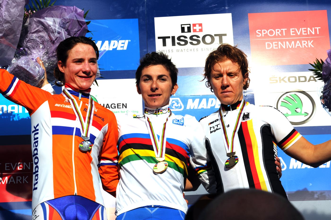 Giorgia Bronzini wins women's road race, Vos second, Teutenberg third, World Champs 2011 Giorgia Bronzini wins women's road race, Vos second, Teutenberg third, World Champs 2011