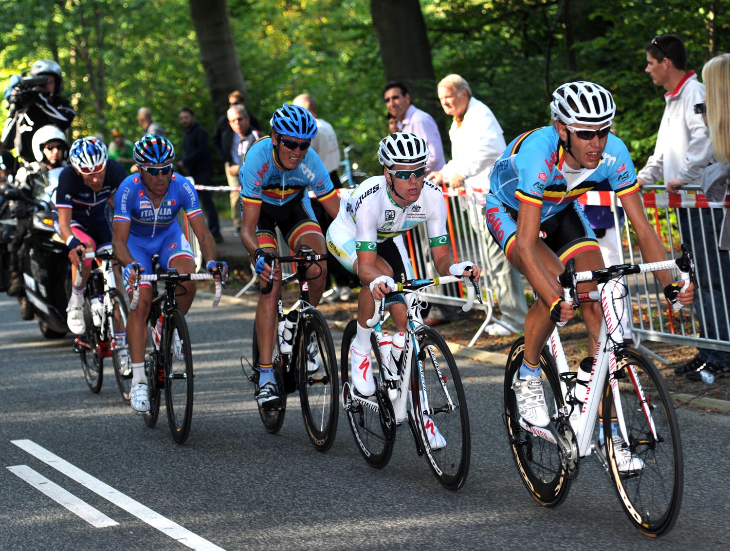 Clarke chases, Elite men's road race, Road World Championships 2011