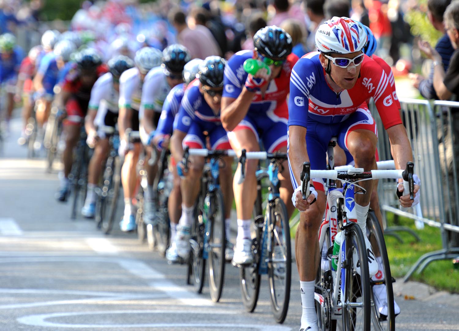 Bradley Wiggins takes up the chase, Elite men's road race, Road World Championships 2011