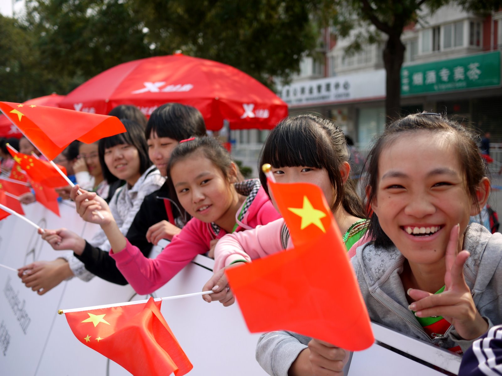 Tour of Beijing fans