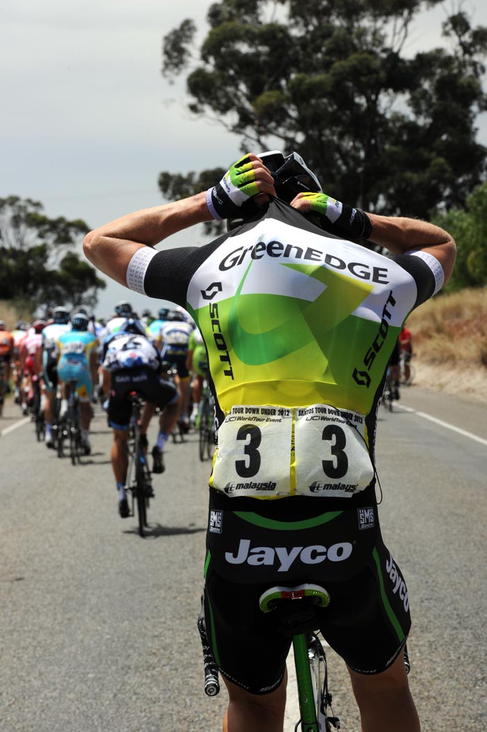 Luke Durbridge takes on water, Tour Down Under 2012, stage four
