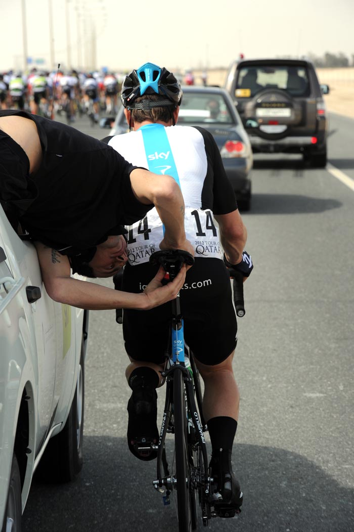 Bernhard Eisel and mechanic, Tour of Qatar 2012, stage four