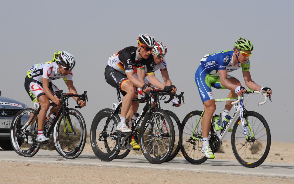 Escape crash, Tour of Qatar 2012, stage five