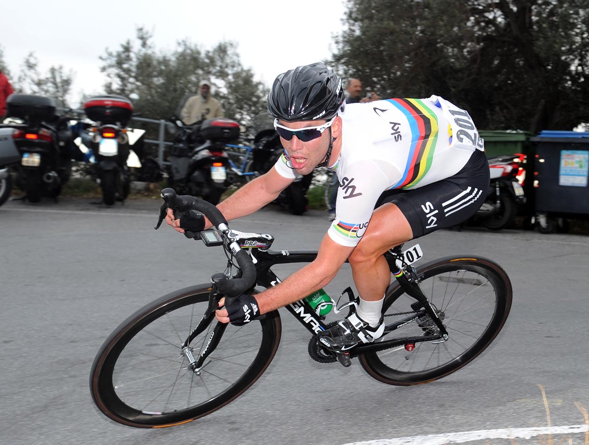 Mark Cavendish descends Manie, Milan-San Remo 2012Mark Cavendish descends Manie, Milan-San Remo 2012