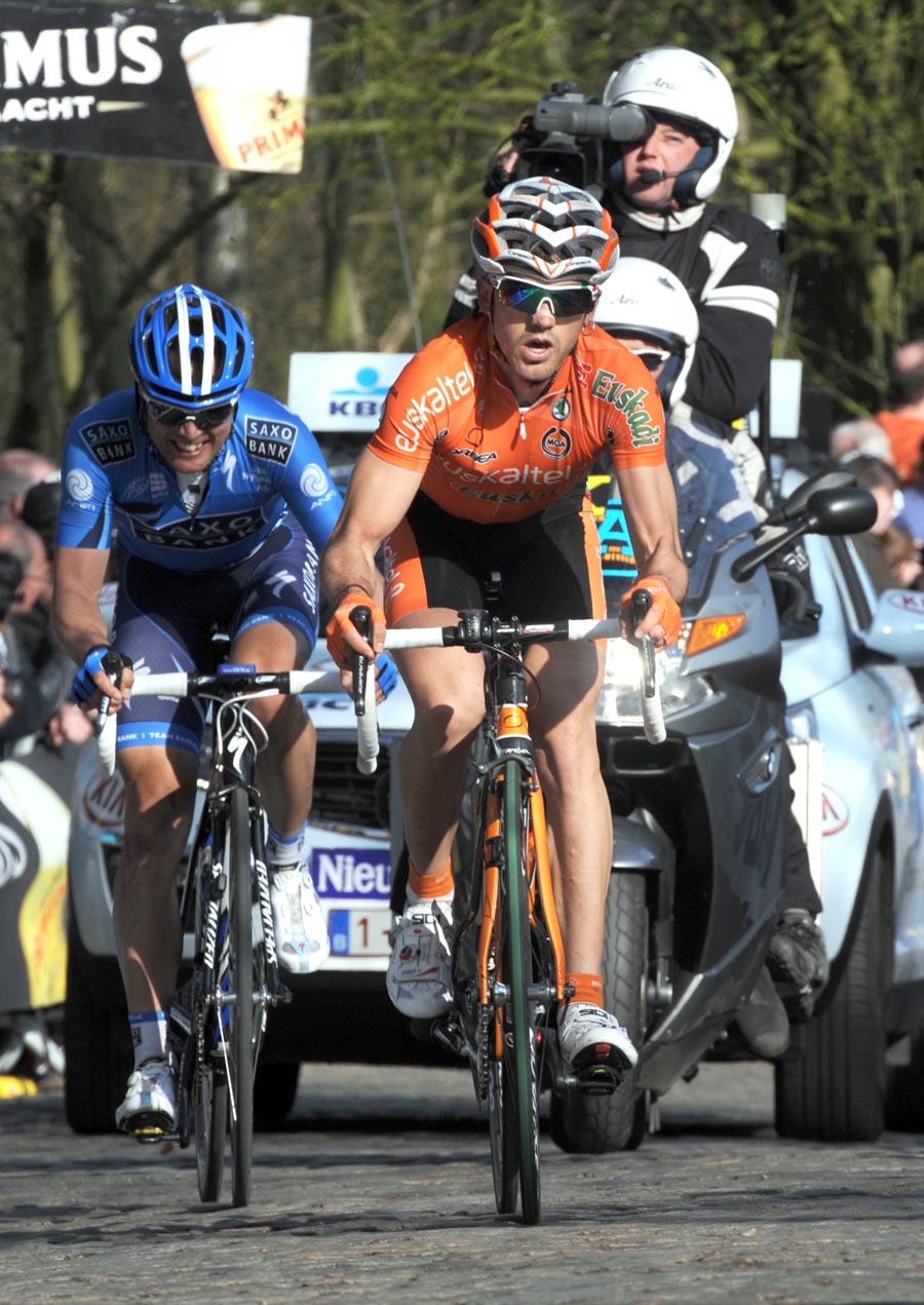 Insausti and Lund on Kemmelberg, Ghent-Wevelgem 2012
