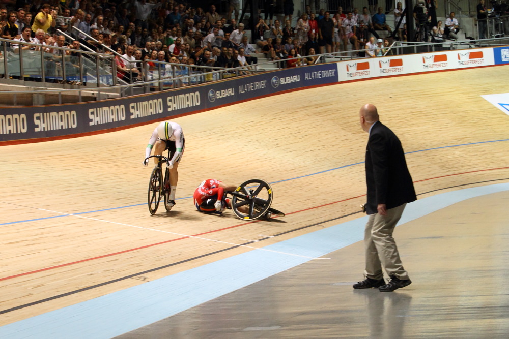 Victoria Pendleton crashes, Track World Championships 2012, day three