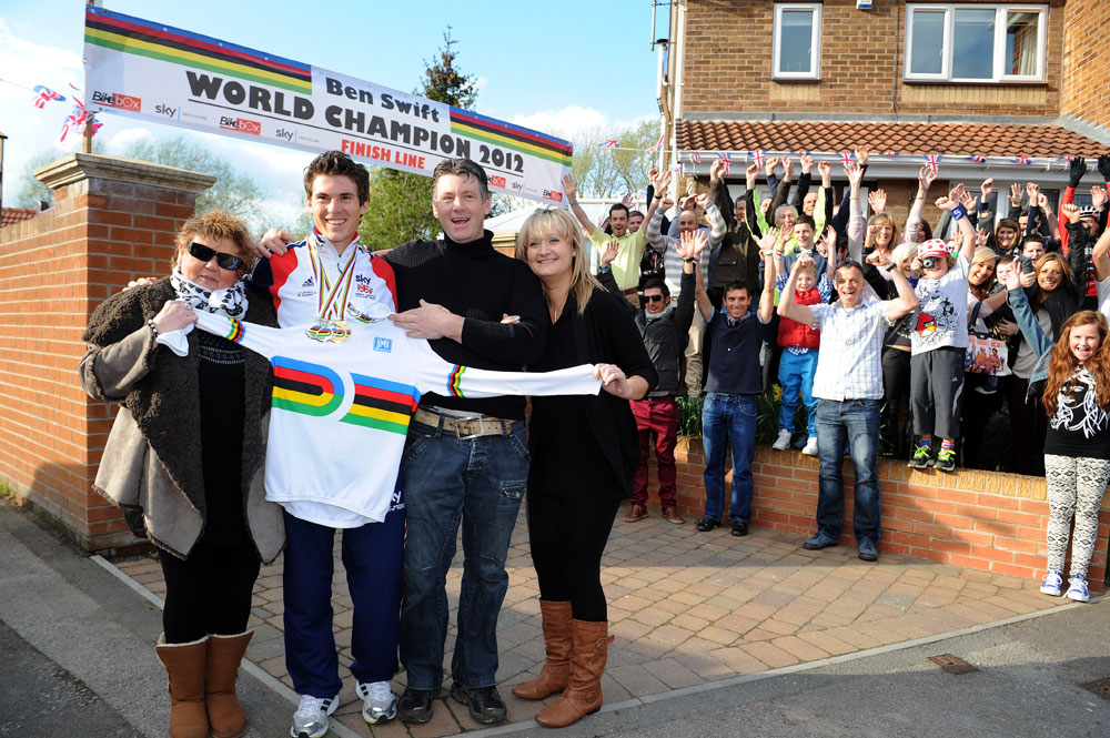 Ben Swift with family and friends, Ben Swift homecoming, 10 April 2012