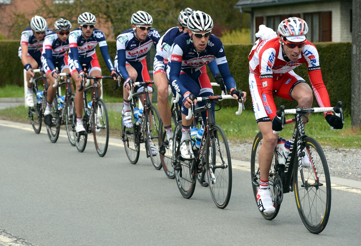 Katusha chases, La Fleche Wallonne 2012