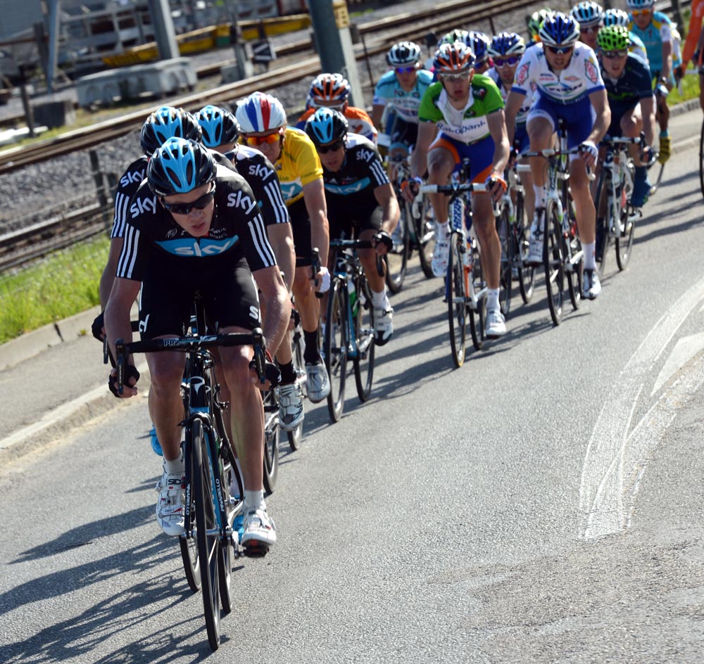 Team Sky chase the break, Tour de Romandie 2012, stage two